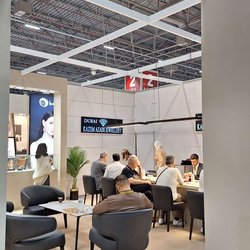 Фотоотчет с весенней выставки Istanbul Jewelry Show 2025: от оборудования до готовых украшений