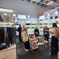 Фотоотчет с весенней выставки Istanbul Jewelry Show 2025: от оборудования до готовых украшений