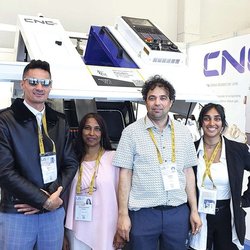 Фотоотчет с весенней выставки Istanbul Jewelry Show 2025: от оборудования до готовых украшений