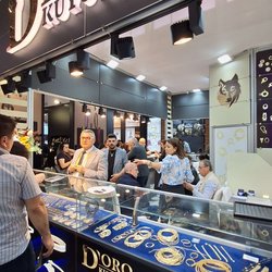 Фотоотчет с весенней выставки Istanbul Jewelry Show 2025: от оборудования до готовых украшений