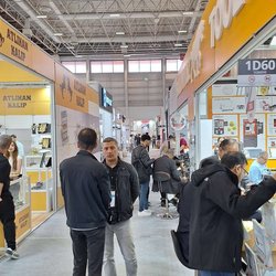 Фотоотчет с весенней выставки Istanbul Jewelry Show 2025: от оборудования до готовых украшений