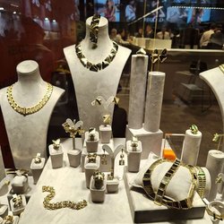 Фотоотчет с осенней выставки Istanbul Jewelry Show 2025: ювелирные изделия и технологии