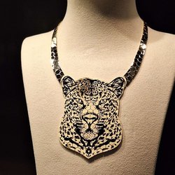 Фотоотчет с весенней выставки Istanbul Jewelry Show 2025: от оборудования до готовых украшений