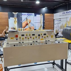 Фотоотчет с весенней выставки Istanbul Jewelry Show 2025: от оборудования до готовых украшений