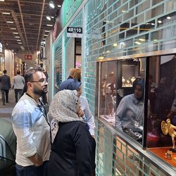 Фотоотчет с весенней выставки Istanbul Jewelry Show 2025: от оборудования до готовых украшений