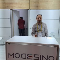 Фотоотчет с весенней выставки Istanbul Jewelry Show 2025: от оборудования до готовых украшений