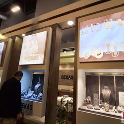 Фотоотчет с весенней выставки Istanbul Jewelry Show 2025: от оборудования до готовых украшений