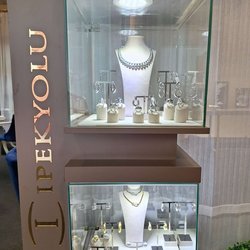 Фотоотчет с осенней выставки Istanbul Jewelry Show 2025: ювелирные изделия и технологии