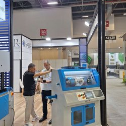 Фотоотчет с осенней выставки Istanbul Jewelry Show 2025: ювелирные изделия и технологии