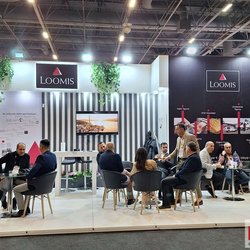 Фотоотчет с весенней выставки Istanbul Jewelry Show 2025: от оборудования до готовых украшений
