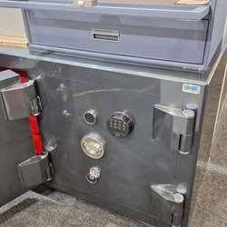 Фотоотчет с весенней выставки Istanbul Jewelry Show 2025: от оборудования до готовых украшений