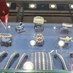 Фотоотчет с весенней выставки Istanbul Jewelry Show 2025: от оборудования до готовых украшений