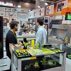 Фотоотчет с весенней выставки Istanbul Jewelry Show 2025: от оборудования до готовых украшений