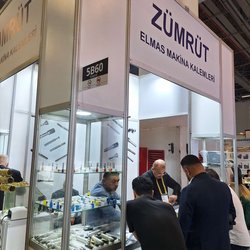 Фотоотчет с осенней выставки Istanbul Jewelry Show 2025: ювелирные изделия и технологии