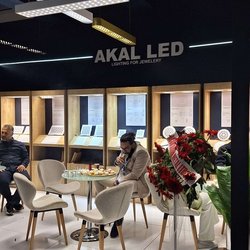 Фотоотчет с весенней выставки Istanbul Jewelry Show 2025: от оборудования до готовых украшений