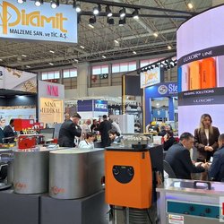Фотоотчет с весенней выставки Istanbul Jewelry Show 2025: от оборудования до готовых украшений