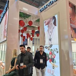 Фотоотчет с осенней выставки Istanbul Jewelry Show 2025: ювелирные изделия и технологии