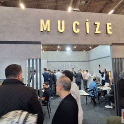 Фотоотчет с весенней выставки Istanbul Jewelry Show 2025: от оборудования до готовых украшений