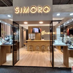 Фотоотчет с весенней выставки Istanbul Jewelry Show 2025: от оборудования до готовых украшений
