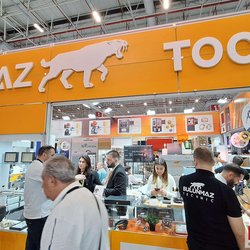 Фотоотчет с весенней выставки Istanbul Jewelry Show 2025: от оборудования до готовых украшений