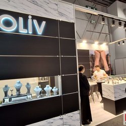 Фотоотчет с весенней выставки Istanbul Jewelry Show 2025: от оборудования до готовых украшений