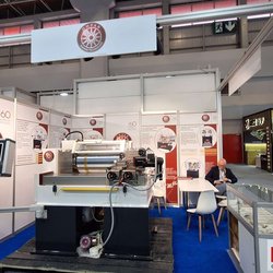 Фотоотчет с весенней выставки Istanbul Jewelry Show 2025: от оборудования до готовых украшений