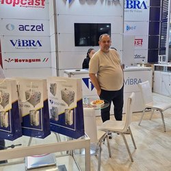Фотоотчет с весенней выставки Istanbul Jewelry Show 2025: от оборудования до готовых украшений