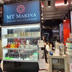 Фотоотчет с весенней выставки Istanbul Jewelry Show 2025: от оборудования до готовых украшений