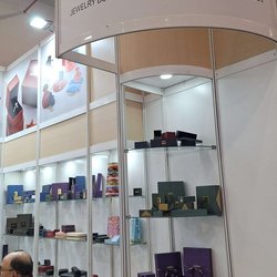 Фотоотчет с весенней выставки Istanbul Jewelry Show 2025: от оборудования до готовых украшений