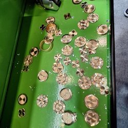 Фотоотчет с весенней выставки Istanbul Jewelry Show 2025: от оборудования до готовых украшений