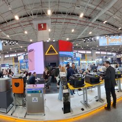 Фотоотчет с весенней выставки Istanbul Jewelry Show 2025: от оборудования до готовых украшений