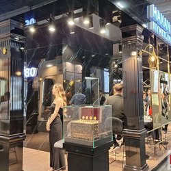 Фотоотчет с весенней выставки Istanbul Jewelry Show 2025: от оборудования до готовых украшений