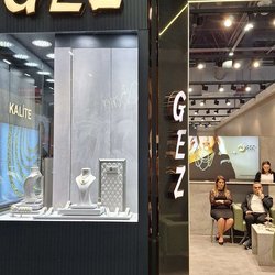 Фотоотчет с весенней выставки Istanbul Jewelry Show 2025: от оборудования до готовых украшений