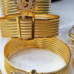 Фотоотчет с весенней выставки Istanbul Jewelry Show 2025: от оборудования до готовых украшений