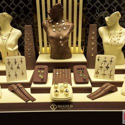 Фотоотчет с весенней выставки Istanbul Jewelry Show 2025: от оборудования до готовых украшений