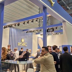 Фотоотчет с весенней выставки Istanbul Jewelry Show 2025: от оборудования до готовых украшений