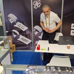 Фотоотчет с весенней выставки Istanbul Jewelry Show 2025: от оборудования до готовых украшений