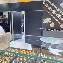 Фотоотчет с осенней выставки Istanbul Jewelry Show 2025: ювелирные изделия и технологии