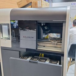 Фотоотчет с весенней выставки Istanbul Jewelry Show 2025: от оборудования до готовых украшений