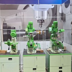 Фотоотчет с весенней выставки Istanbul Jewelry Show 2025: от оборудования до готовых украшений
