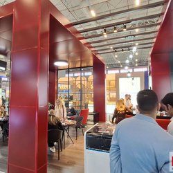 Фотоотчет с весенней выставки Istanbul Jewelry Show 2025: от оборудования до готовых украшений