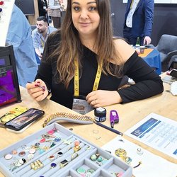 Фотоотчет с весенней выставки Istanbul Jewelry Show 2025: от оборудования до готовых украшений