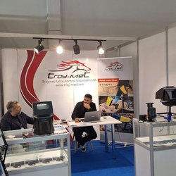 Фотоотчет с весенней выставки Istanbul Jewelry Show 2025: от оборудования до готовых украшений