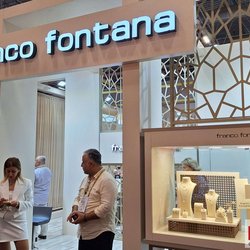 Фотоотчет с весенней выставки Istanbul Jewelry Show 2025: от оборудования до готовых украшений