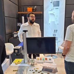 Фотоотчет с весенней выставки Istanbul Jewelry Show 2025: от оборудования до готовых украшений