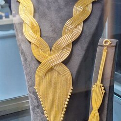 Фотоотчет с весенней выставки Istanbul Jewelry Show 2025: от оборудования до готовых украшений