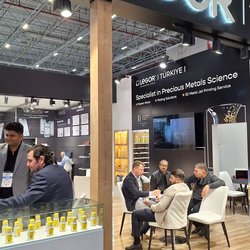 Фотоотчет с весенней выставки Istanbul Jewelry Show 2025: от оборудования до готовых украшений