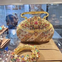 Фотоотчет с осенней выставки Istanbul Jewelry Show 2025: ювелирные изделия и технологии