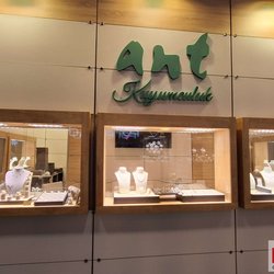 Фотоотчет с весенней выставки Istanbul Jewelry Show 2025: от оборудования до готовых украшений