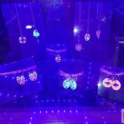 Фотоотчет с весенней выставки Istanbul Jewelry Show 2025: от оборудования до готовых украшений